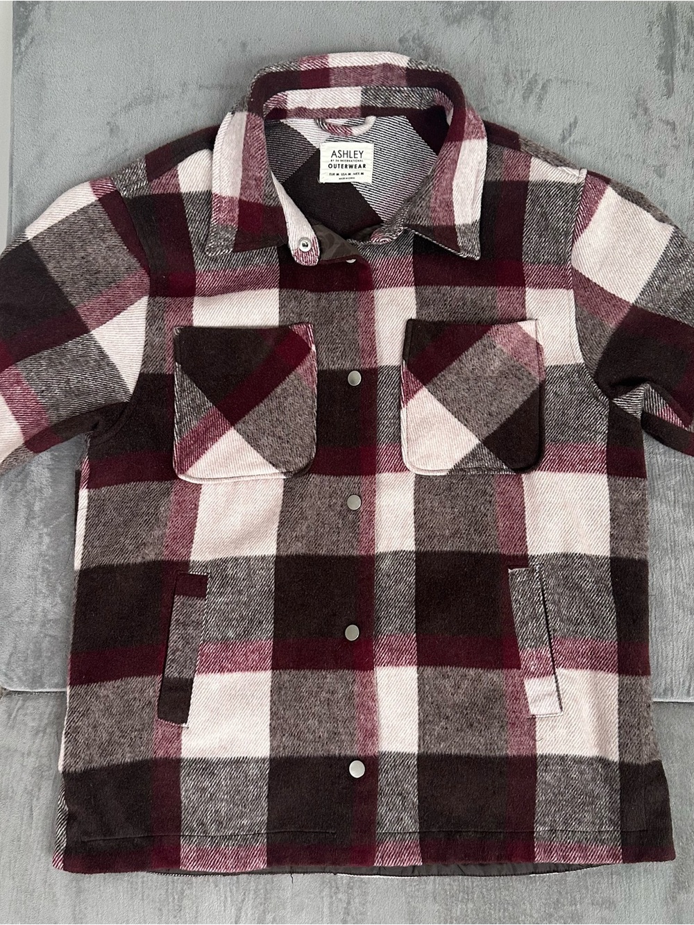 Ashley Outerwear Women’s Burgundy & Cream Plaid Snap Button Shacket Size Medium